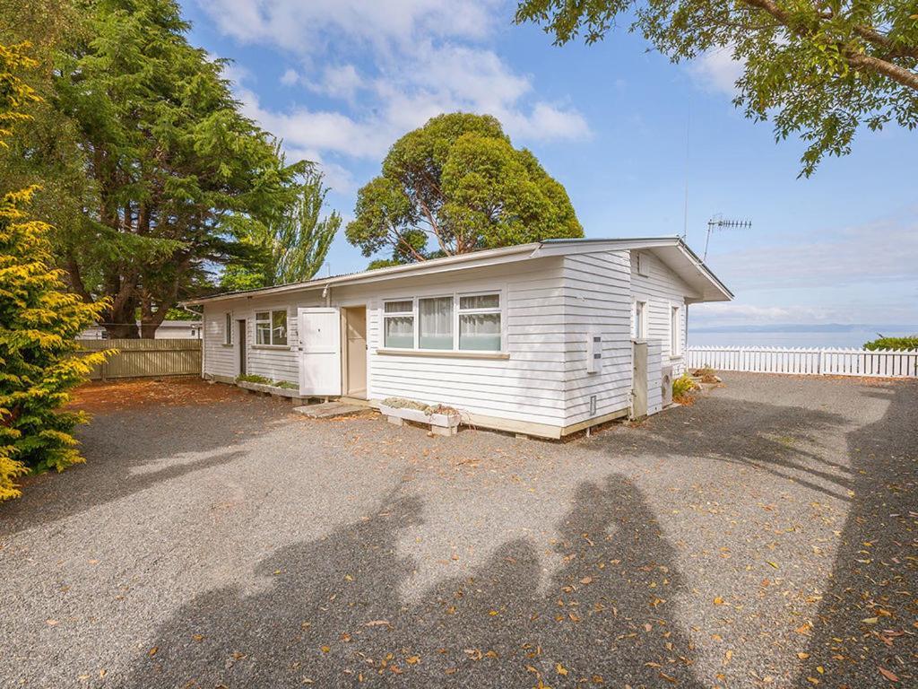 Lake Edge Cottage - Waitahanui Holiday Home Exterior photo